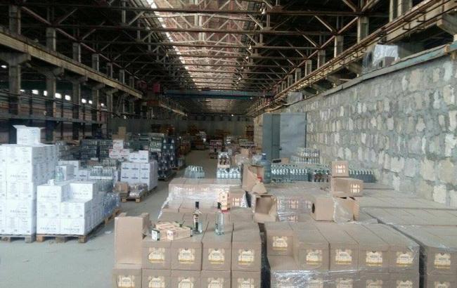 Правоохранители обнаружили склады контрафактного алкоголя в двух областях