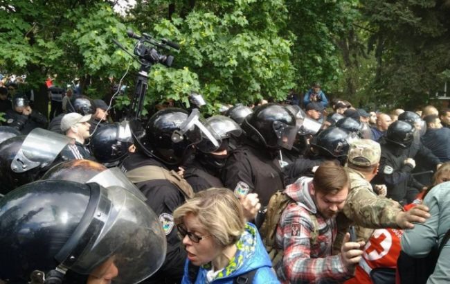 Суд оштрафував одного з учасників зіткнень в Дніпрі 9 травня