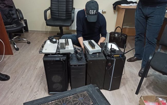 СБУ блокировала деятельность ботофермы, курируемой из России