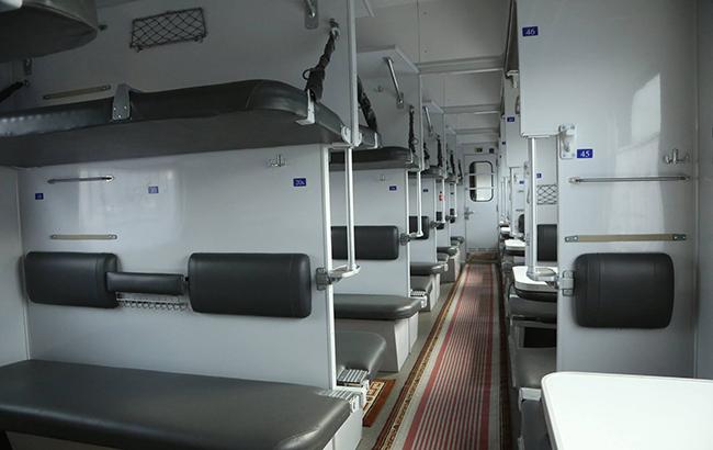 Плацкартні вагони на залізниці зникнуть за 5-10 років, - Омелян