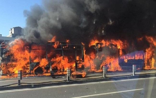 Взрыв в центре Стамбула: бомбу заложили в автобус
