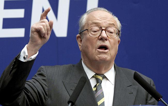 Отца Марин Ле Пен лишили депутатской неприкосновенности