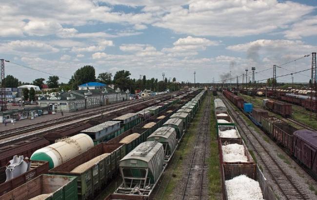 В Харківській обл. під рухомим вантажним поїздом стався вибух, постраждалих немає