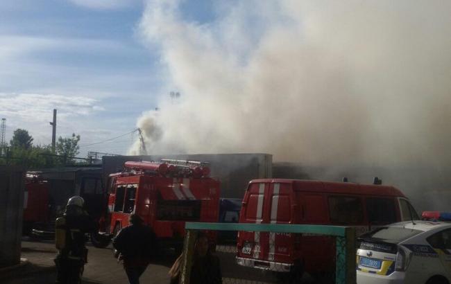 У Києві загорівся Дарницький ринок