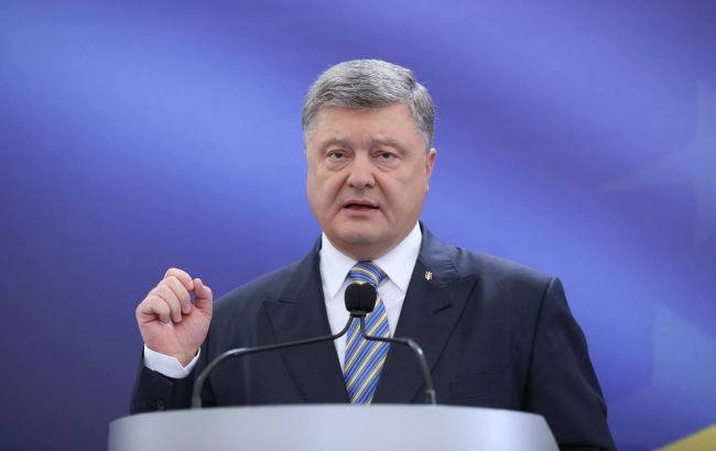 Порошенко рассказал, когда жители Крыма и Донбасса смогут воспользоваться безвизом