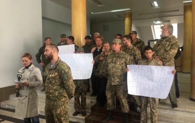 Ветераны АТО требуют прекратить депутатские полномочия Рыбалки