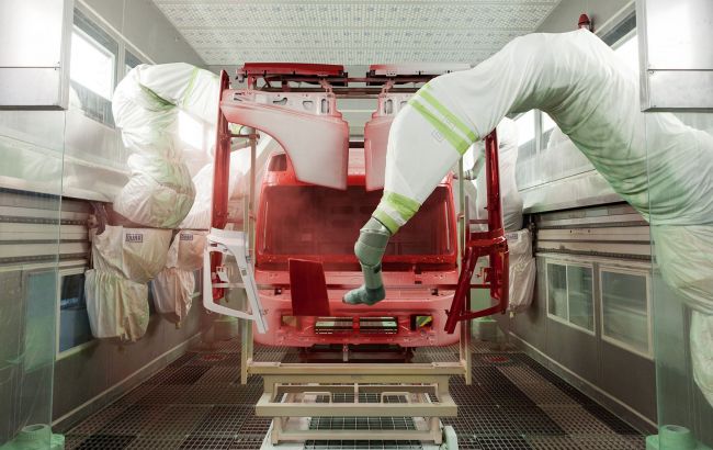 Volvo первым из автопроизводителей прекращает выпуск машин в России из-за нападения на Украину