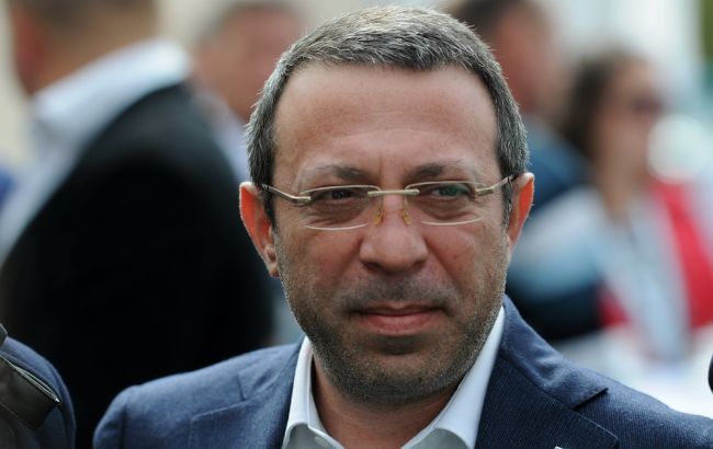 Суд обязал Корбана носить средство электронного контроля