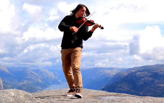 Скрипка Святослава Кондратіва ледь не загорілася під час нічної зйомки магічного кліпу