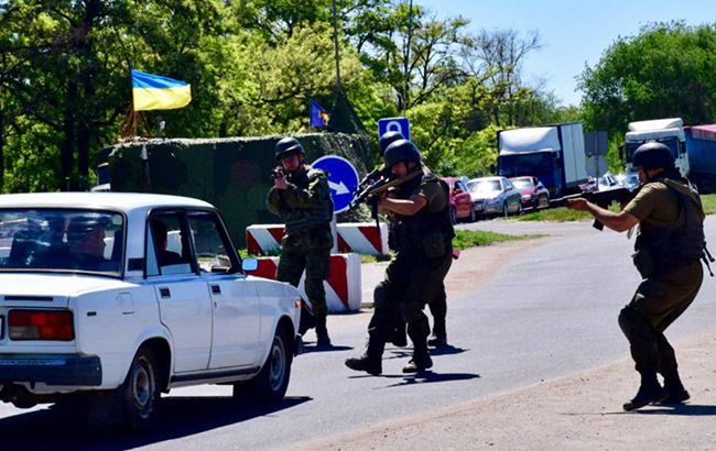 Нацгвардейцы задержали на блокпосту в зоне АТО боевика и россиянина