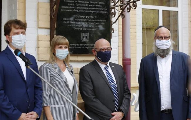 Посол Израиля открыл мемориальную доску основателю ивритской литературы