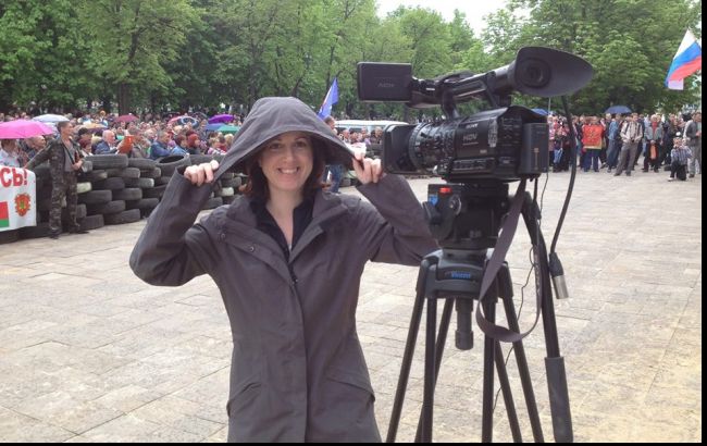 СБУ лишила аккредитации британскую журналистку, подстрекавшую боевиков пострелять по ВСУ