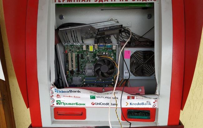 У Закарпатській області затримали членів угруповання, які обкрадали термінали