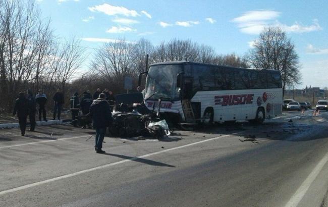 В Волынской области из-за столкновения легковушки с автобусом погибли 4 человека