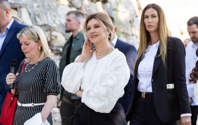 Хітова вишиванка Олени Зеленської: історія сорочки, яку шукають всі