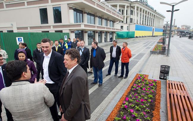 Кличко открыл после реконструкции пешеходную зону возле Почтовой площади