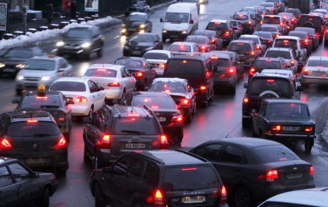 В Киеве образовались многочисленные пробки