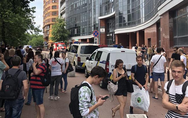 Информация о минировании здания бизнес-центра в Киеве не подтвердилась