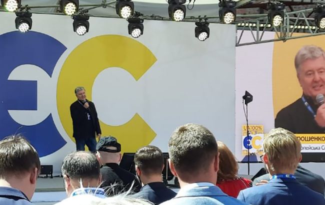 Порошенко презентував на з'їзді план розвитку країни