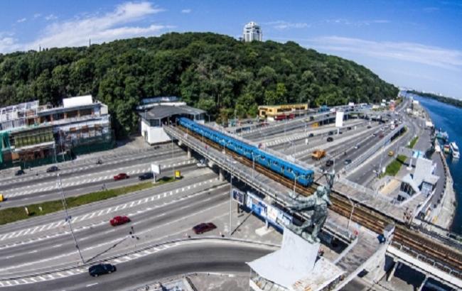 У Києві біля станції метро "Дніпро" обмежать рух транспорту до 28 травня