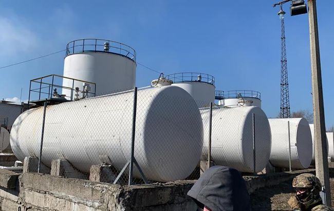 ГФС наложила арест на корпоративные права АЗС Glusco, которую связывают с Медведчуком