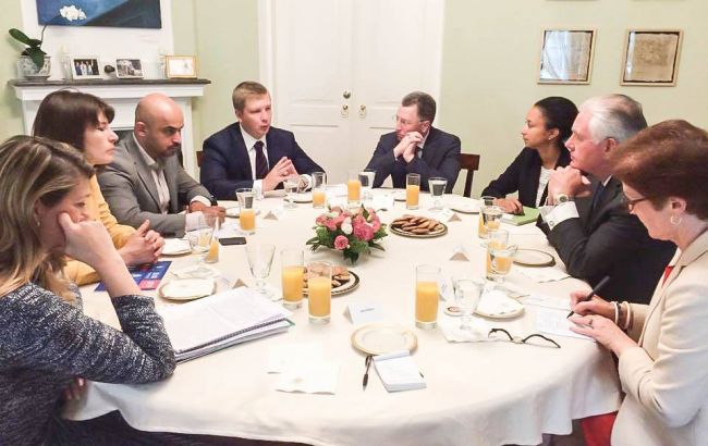 Тіллерсон обговорив з представниками громадянського суспільства боротьбу з корупцією