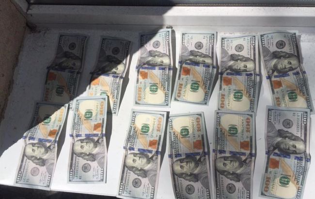 В Киеве правоохранители задержали адвоката на получении взятки