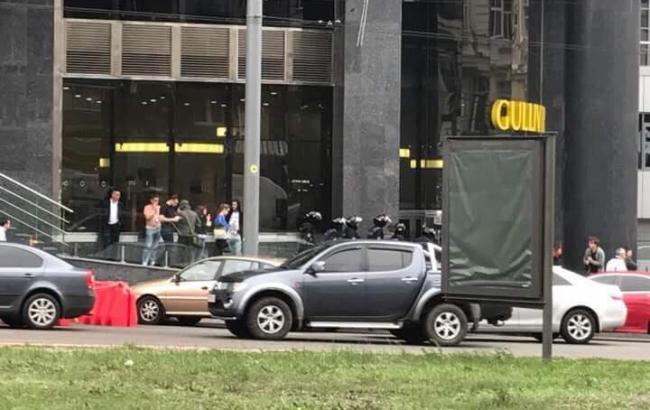 Опубликовано видео обысков в офисе медиахолдинга "Вести"