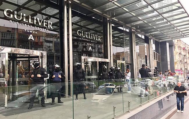 Из-за пожарной тревоги в БЦ "Гулливер" эвакуировались сотрудники