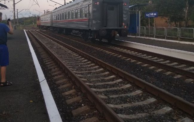 В "ДНР" запустили "межпланетный поезд" на Еленовку: его тянет допотопный тепловоз