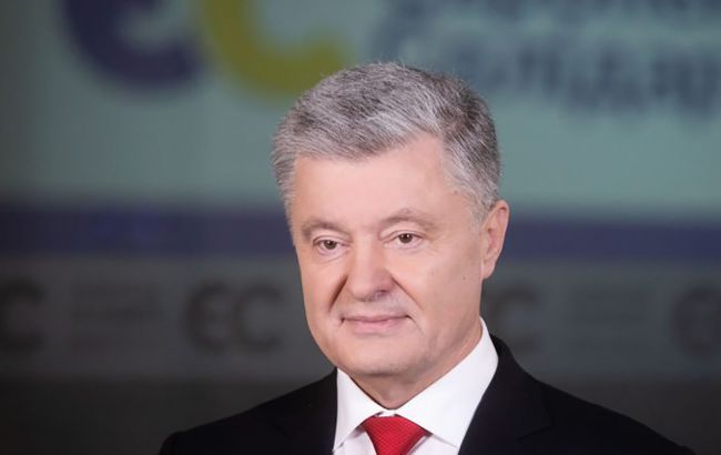 Порошенко закликав владу забезпечити прогрес у реформуванні оборонного сектора