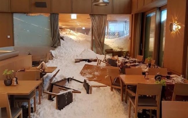 В Швейцарии на гостиницу обрушилась лавина