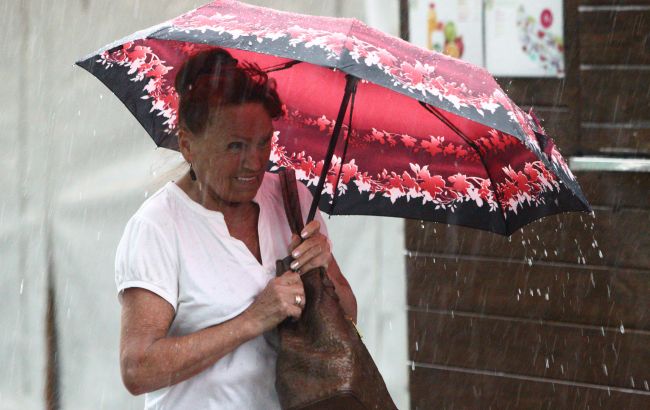 Дощі, град і шквали: синоптики попередили про небезпечну погоду в суботу