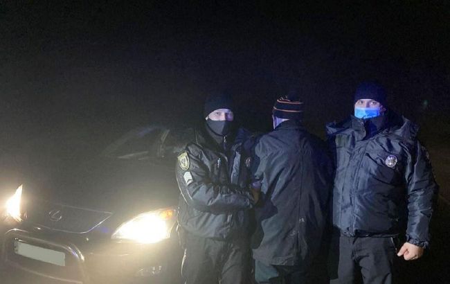 Под Черниговом 80-летний дедушка угнал "Лексус" возле сельсовета: поднял на уши всю полицию