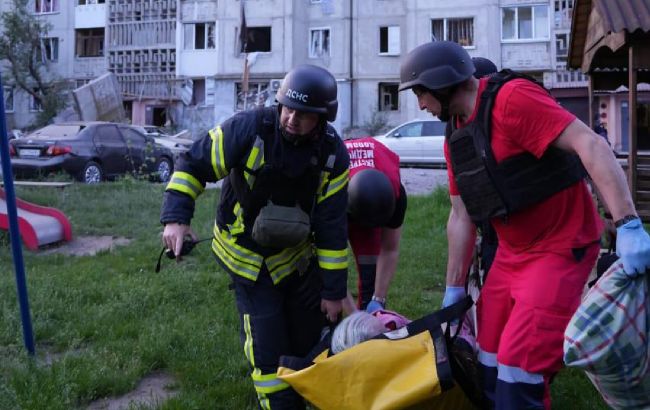 У Луцьку під завалами після удару росіян можуть бути люди