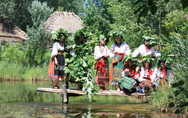 Русалки, вінки для корів і освячене зілля: яких обрядів дотримувались наші предки на Зелені свята