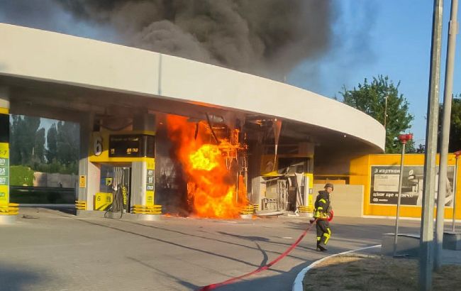 Росіяни вдарили по рятувальниках під час гасіння пожеж у Харкові та Херсоні