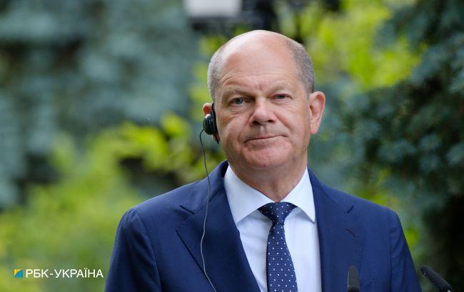 Шольц пояснив, чому не хоче знімати обмеження на удари по Росії німецькою зброєю