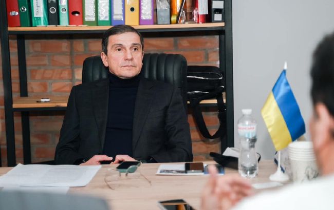 Нардеп організував своїм знайомим незаконний виїзд за кордон і отримав підозру