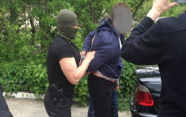 В Харькове на взятке в 10 тыс. долларов задержан офицер-пограничник