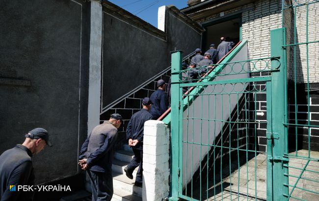 Майже 5 тисяч в'язнів погодилися піти на фронт в обмін на звільнення, - Мін'юст