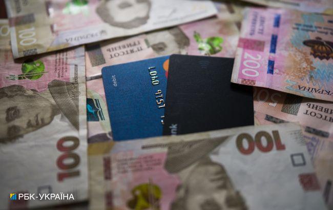 Українці почали отримувати "тисячу Зеленського": кому першому надійдуть гроші