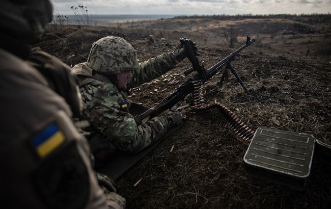 Росіяни знову посилили штурми на сході України: зведення з фронту