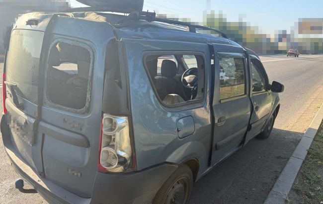 Загарбники вдарили дроном по мікроавтобусу у Слов'янську: є жертва і поранені
