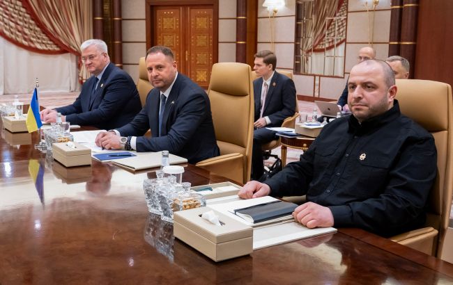 Єрмак, Сибіга та Умєров прибули на переговори до Лондона