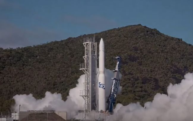 Ілон Маск святкує: перша австралійська ракета згоріла в небі за 14 секунд