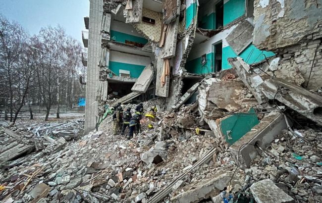 Росіяни атакували дронами гуртожиток у Сумській області, є загиблі та багато поранених