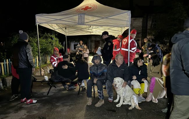 Удар "Шахедов": в Одессе повреждены дома и произошел пожар, много пострадавших