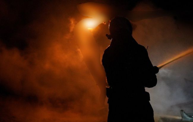 На Полтавщине после удара РФ горел объект газодобычи: привлечено почти 100 спасателей