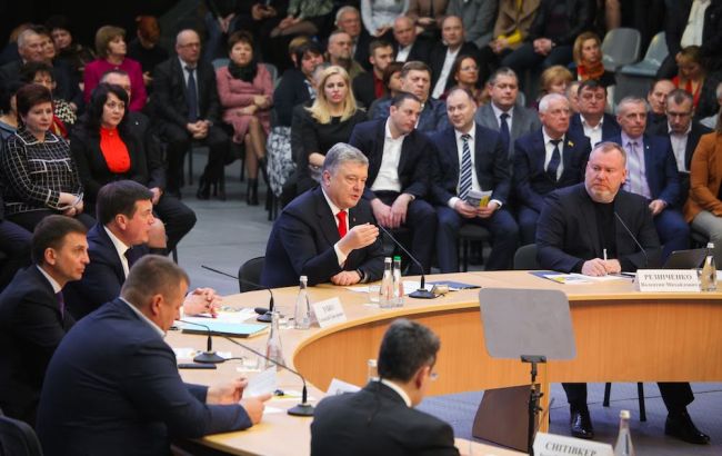 Порошенко назвав Дніпропетровську область лідером децентралізації